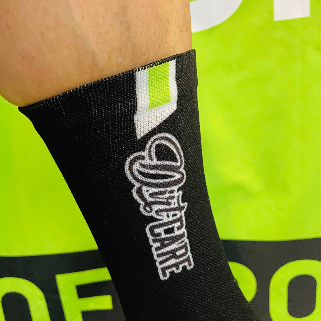Dirt-Care Athletic Crew Socks – White